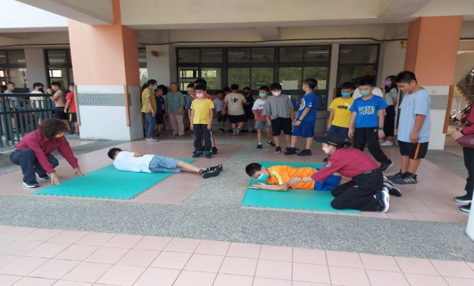 摸擬地震演練圖片