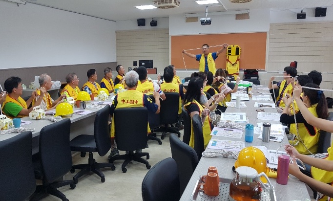 臺北市立中山國中及臺北市松山區民有里防災編組人員共同訓練照片